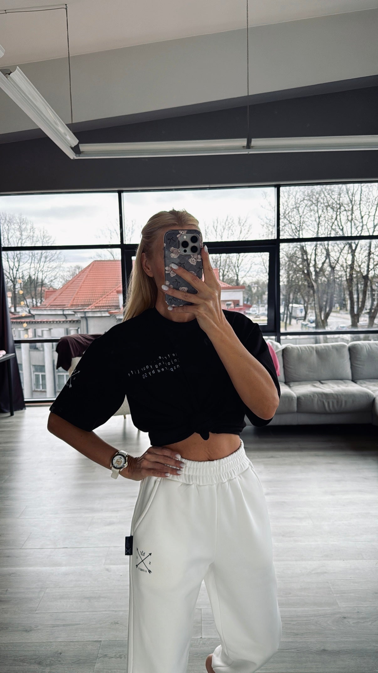 Juodi marškinėliai su fraze ,,SG1982" Pre-Order