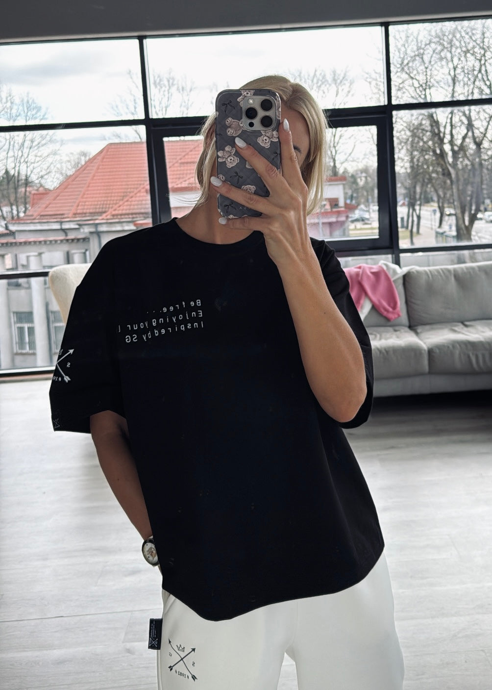 Juodi marškinėliai su fraze ,,SG1982" Pre-Order