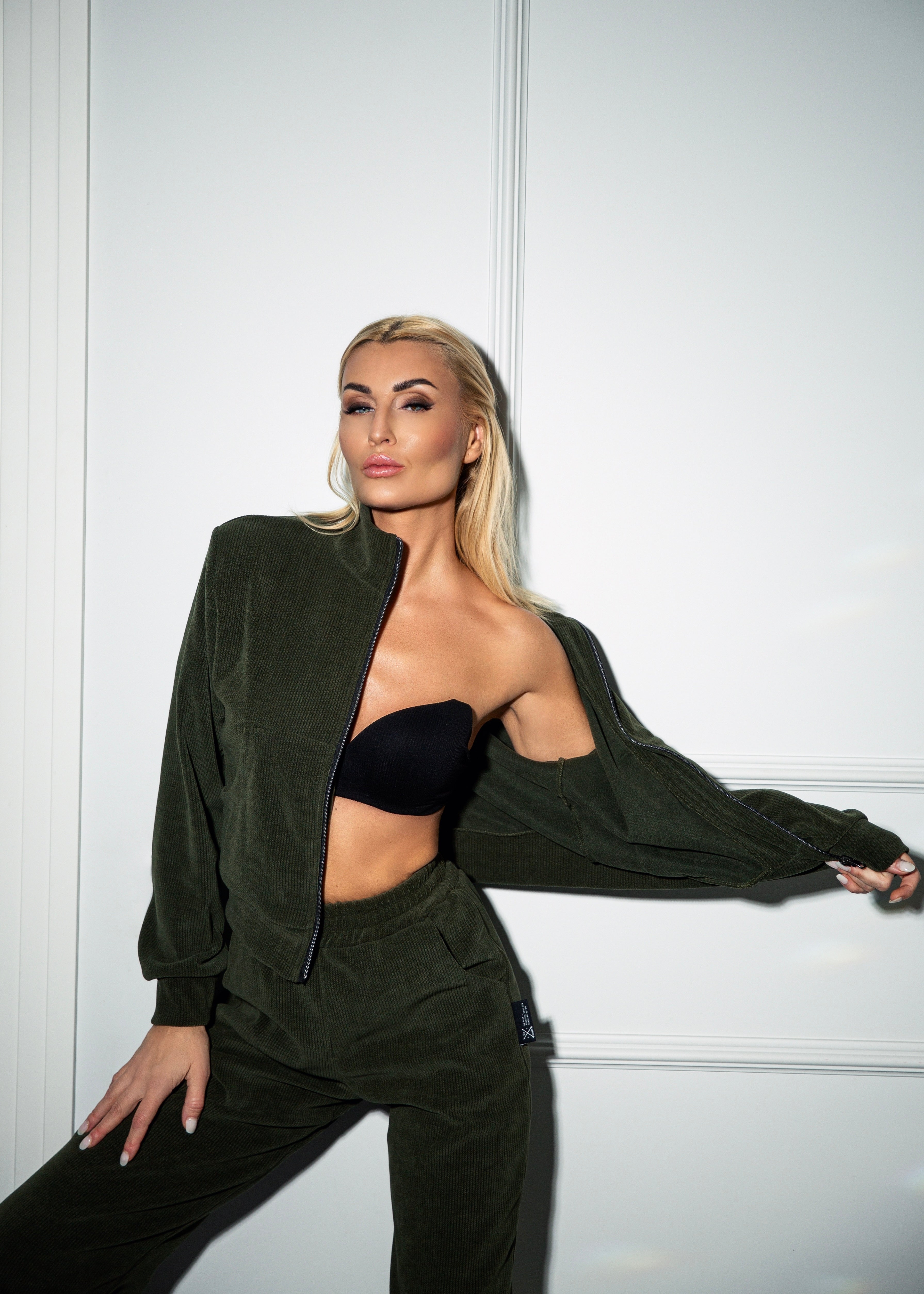 "Chaki velvet" kelnės