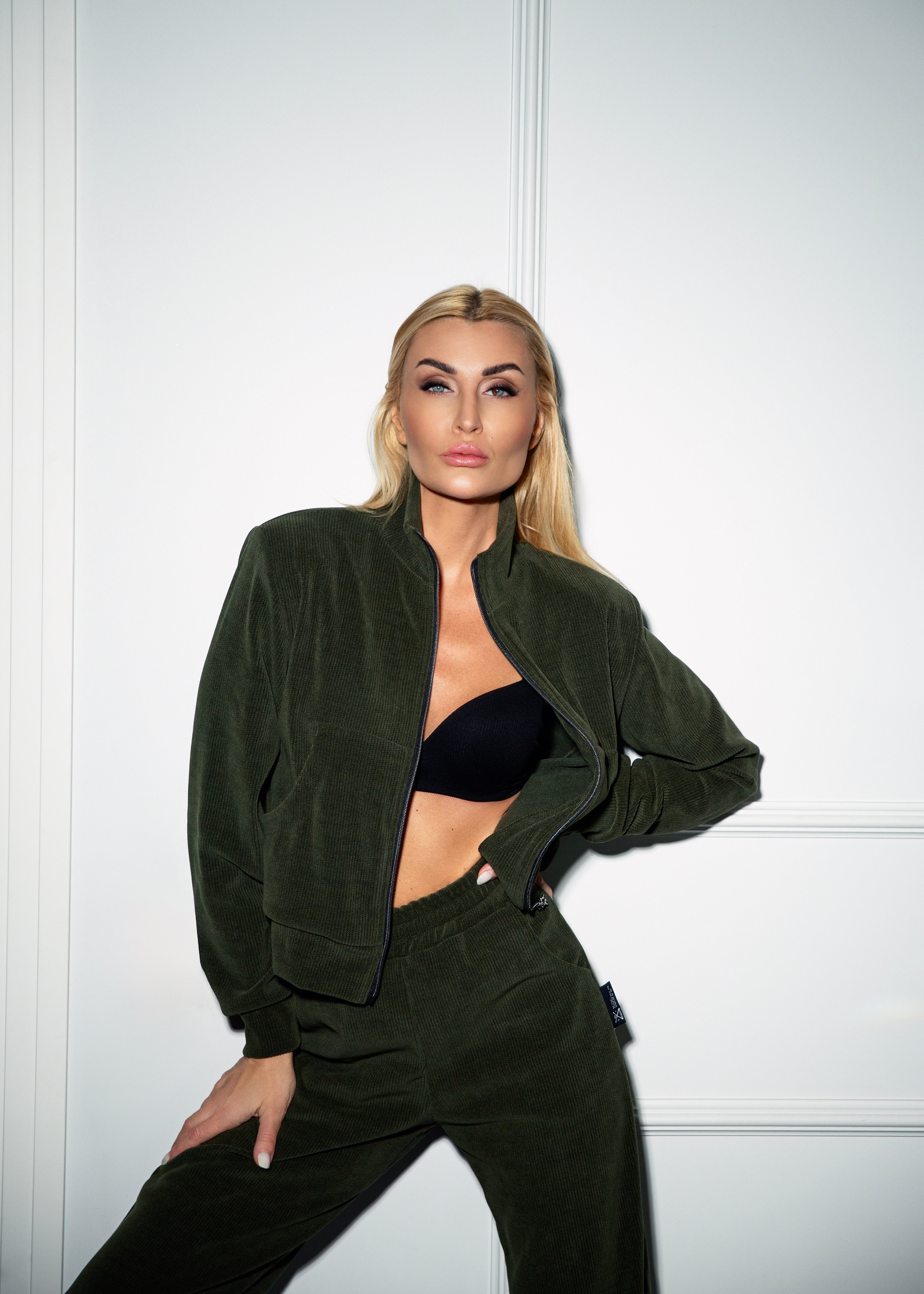 "Chaki velvet" kelnės