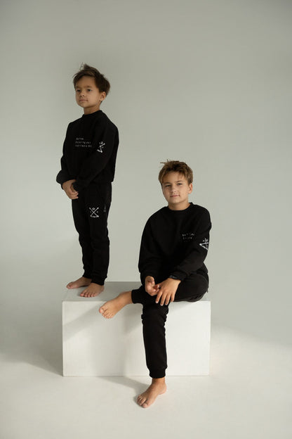 Juodo trisiūlio vaikiškas kostiumėlis BE KAPIŠONO  | PRE - ORDER
