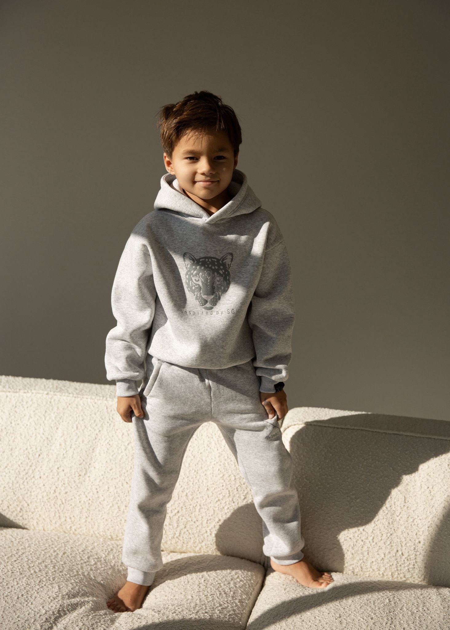 Šviesiai pilko melanžo spalvos kostiumėlis VAIKAMS su KAPIŠONU | Su pūkiu | PRE - ORDER