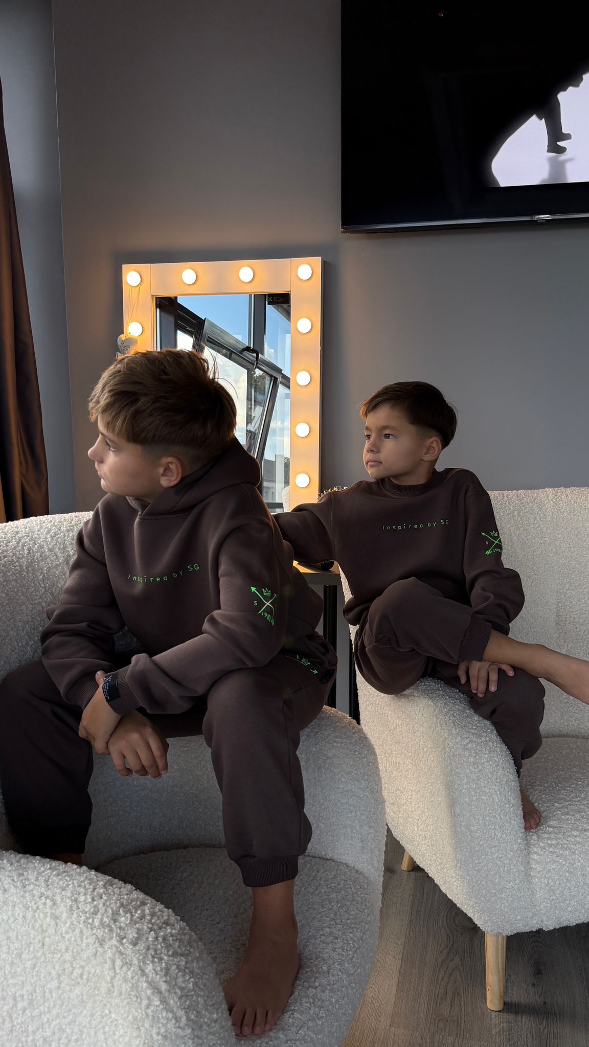 Rudas vaikiškas kostiumėlis SU KAPIŠONU | PRE - ORDER