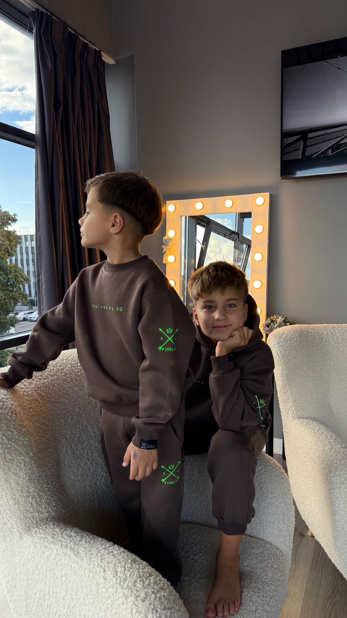 Rudas vaikiškas kostiumėlis SU KAPIŠONU | PRE - ORDER