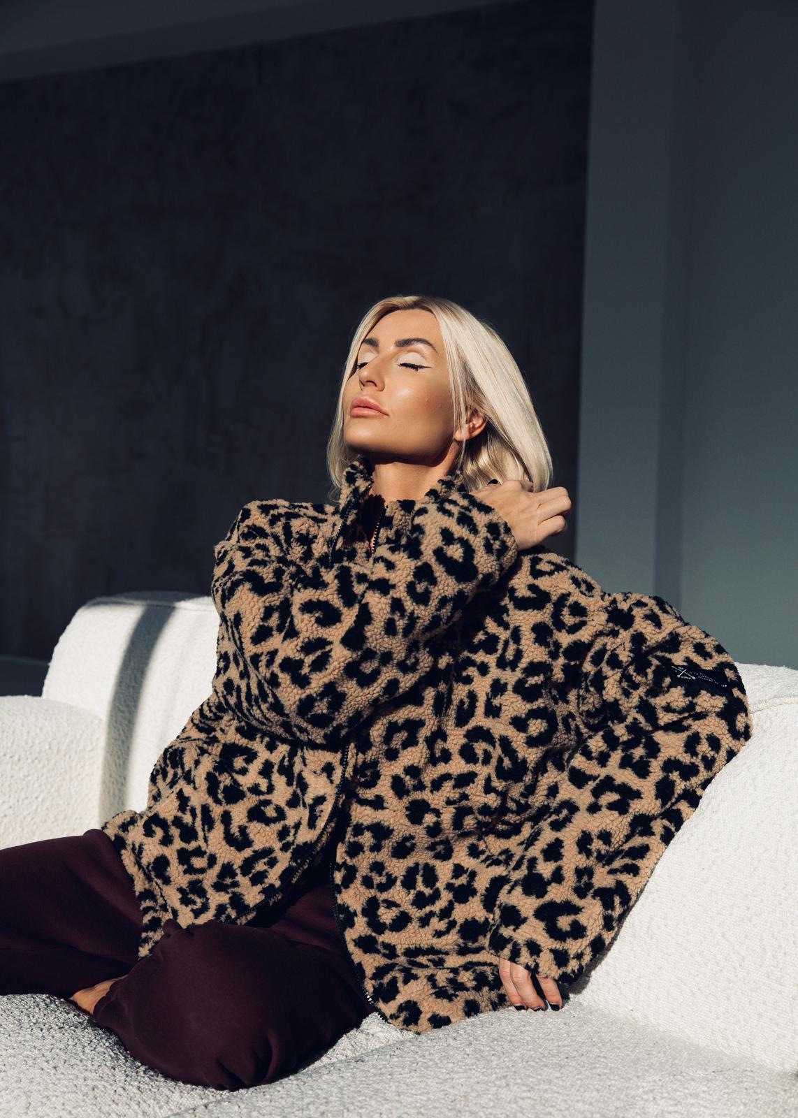 Leopardinis OVERSIZE teddy su pilnu užtrauktuku |