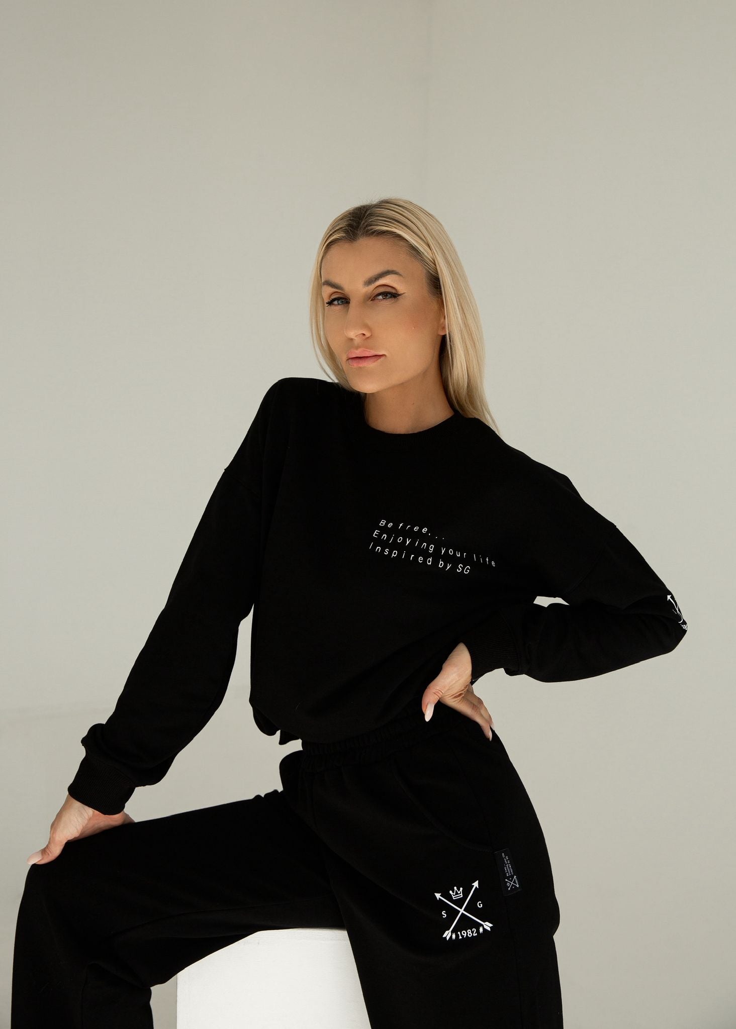 #SG1982# Juodos spalvos plačios kelnės