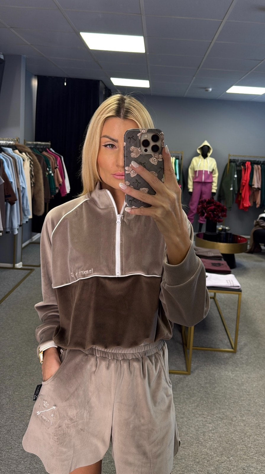 Džemperis soft veliūro #SG1982 ,,Nude&Chocolate"